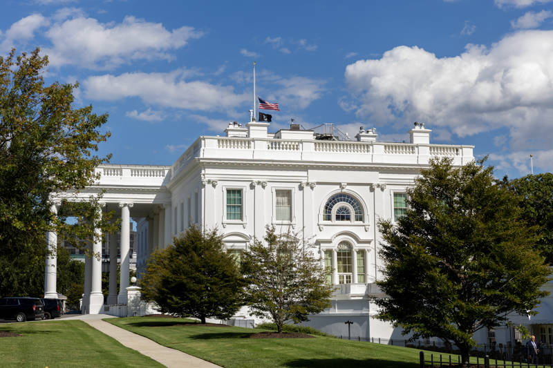 突发!23岁枪手向满是儿童的教堂开火致3死17伤<strong></p>
<p>币多多交易</strong>,特朗普:全国降半旗志哀