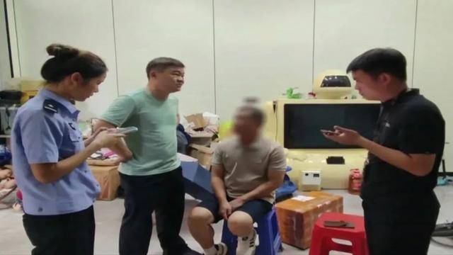 广西男子一口气花38.8万元买了40台手机<strong></p>
<p>币多多交易</strong>,民警很快找上门……