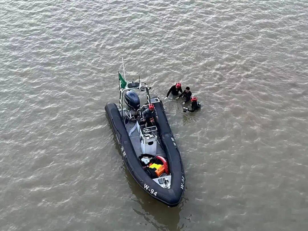 男子用水下推进器偷渡澳门被抓现行