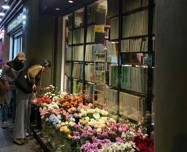 七夕不送玫瑰改送花菜<strong></p>
<p>智能炒币软件</strong>！这一届年轻人“反套路”重新定义浪漫