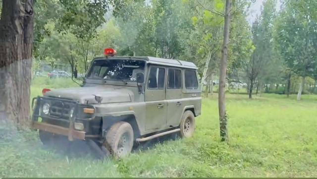 惊险!野生动物园内<strong></p>
<p>帮呗币价格</strong>,两车剐蹭,车主下车沟通老虎一旁围观