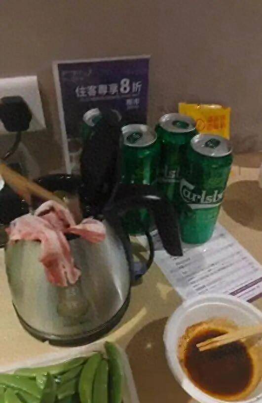男子在澳门某酒店用水壶煮火锅<strong></p>
<p>帮呗币价格</strong>,负责人:会警告,若损坏需照价赔偿