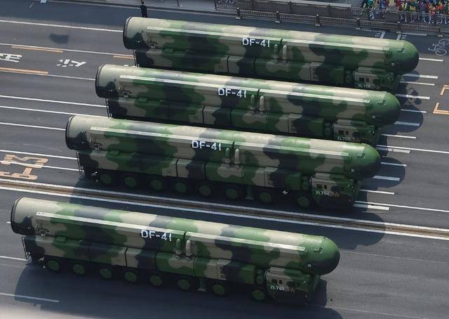 “51”被跳过<strong></p>
<p>炒币子</strong>,东风-61直接登场,比东风-41打的更远、威慑力更强