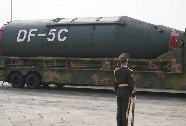 “51”被跳过<strong></p>
<p>炒币子</strong>,东风-61直接登场,比东风-41打的更远、威慑力更强