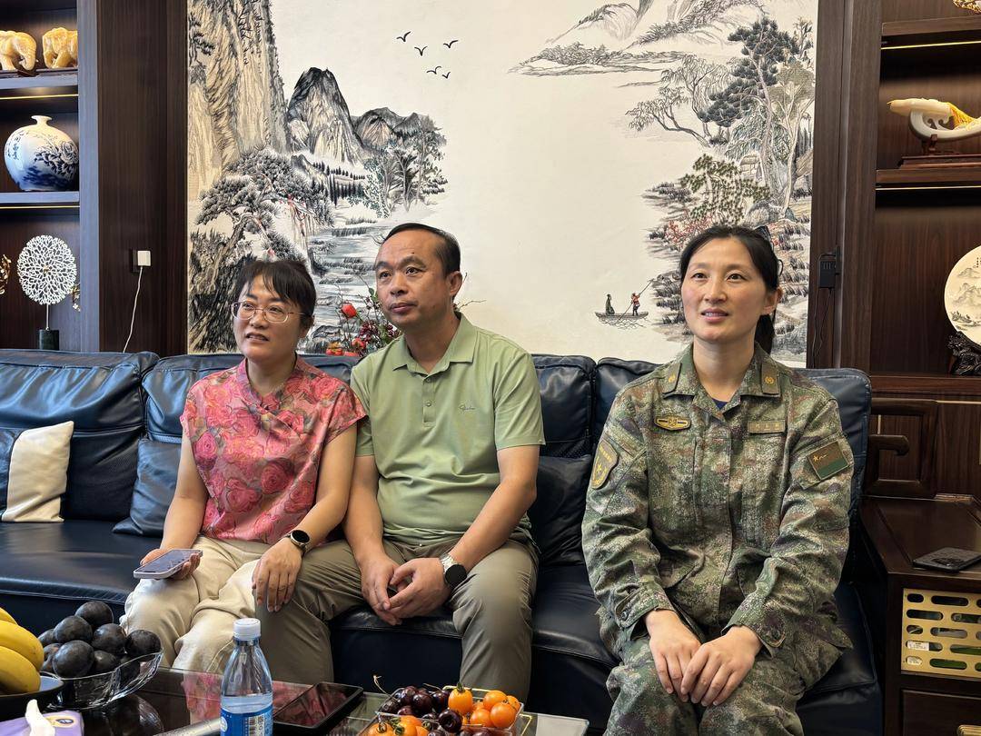 抗战胜利80周年大阅兵民兵方阵<strong></p>
<p>炒币子</strong>,有两名女生来自无锡地区