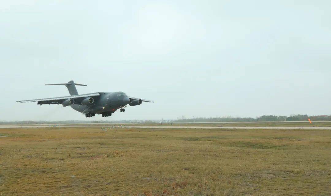 阅兵最帅女机长<strong></p>
<p>炒币子</strong>，是她！