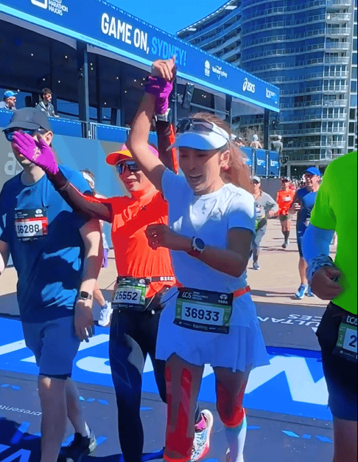 知名主持人朱迅跑完悉尼马拉松全马<strong></p>
<p>炒币子</strong>,开心大笑:又创造个人最好成绩