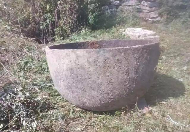 驴友爬大同殿山发现4个疑似佛磬老物件：刻有“嘉靖四十二年”等铭文<strong></p>
<p>炒币子</strong>，已移交文保部门