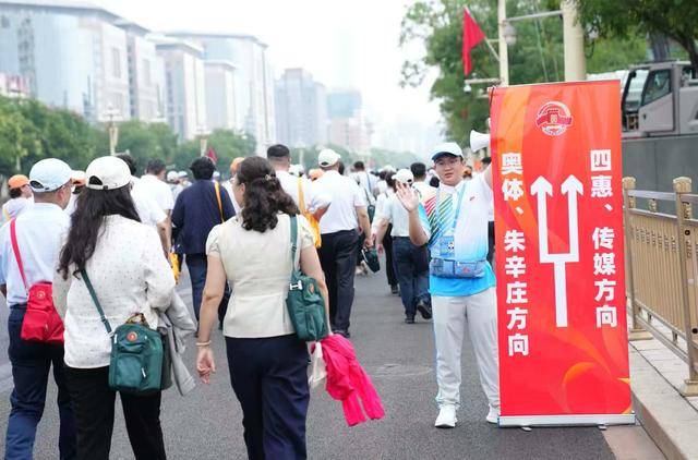 4万余名观礼人员50分钟内快速疏散<strong></p>
<p>炒币子</strong>,参加招待会的嘉宾半小时内完成转场