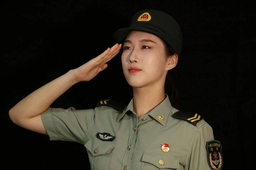 英姿飒爽!四川高校大四女生<strong></p>
<p>炒币交易软件</strong>,亮相九三阅兵方队