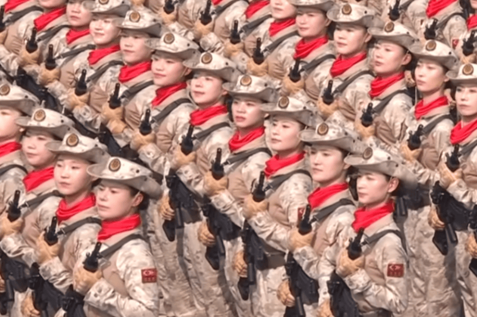 “民兵方队中一眼就认出了她<strong></p>
<p>炒币交易软件</strong>，我们的陈老师！”