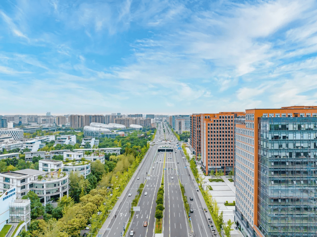 歼-20S亮相背后<strong></p>
<p>炒币交易软件</strong>,成都这个地方有多“硬核”?