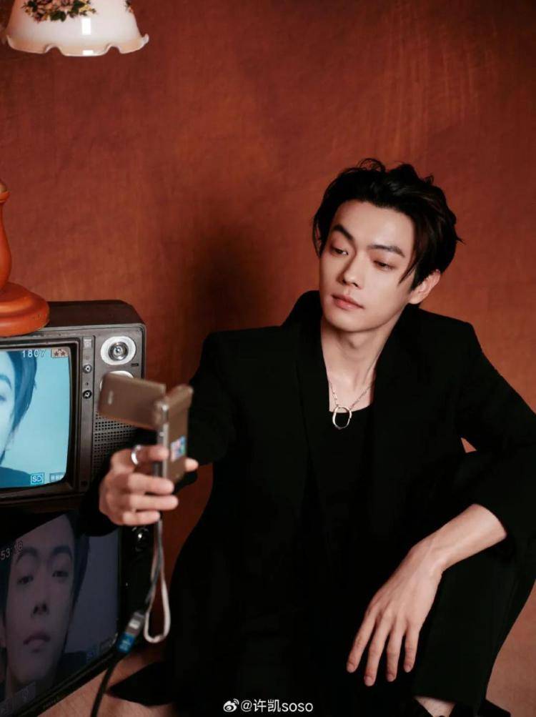 演员许凯被曝长期聚众赌博<strong></p>
<p>新中产炒币实录</strong>,一年金额高达百万?警方:已关注此事