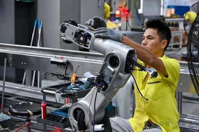 埃夫特3414万芜湖拿地<strong></p>
<p>新中产炒币实录</strong>!机器人超级工厂背后的“智造野心”与行业变局