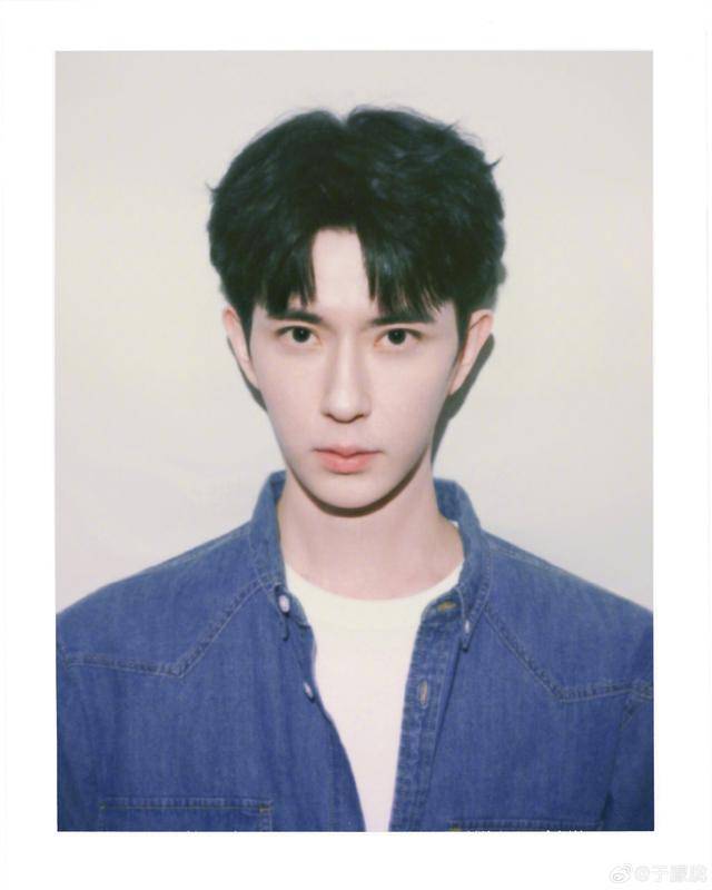 37岁男演员于朦胧被传坠楼<strong></p>
<p>币链</strong>，7月刚注销工作室，警方回应