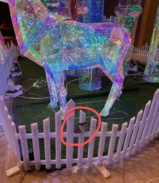 九寨沟一酒店大堂出现蝮蛇<strong></p>
<p>币链</strong>,小孩还摸了蛇头!当地通报:孩子没被咬伤,已全面排查