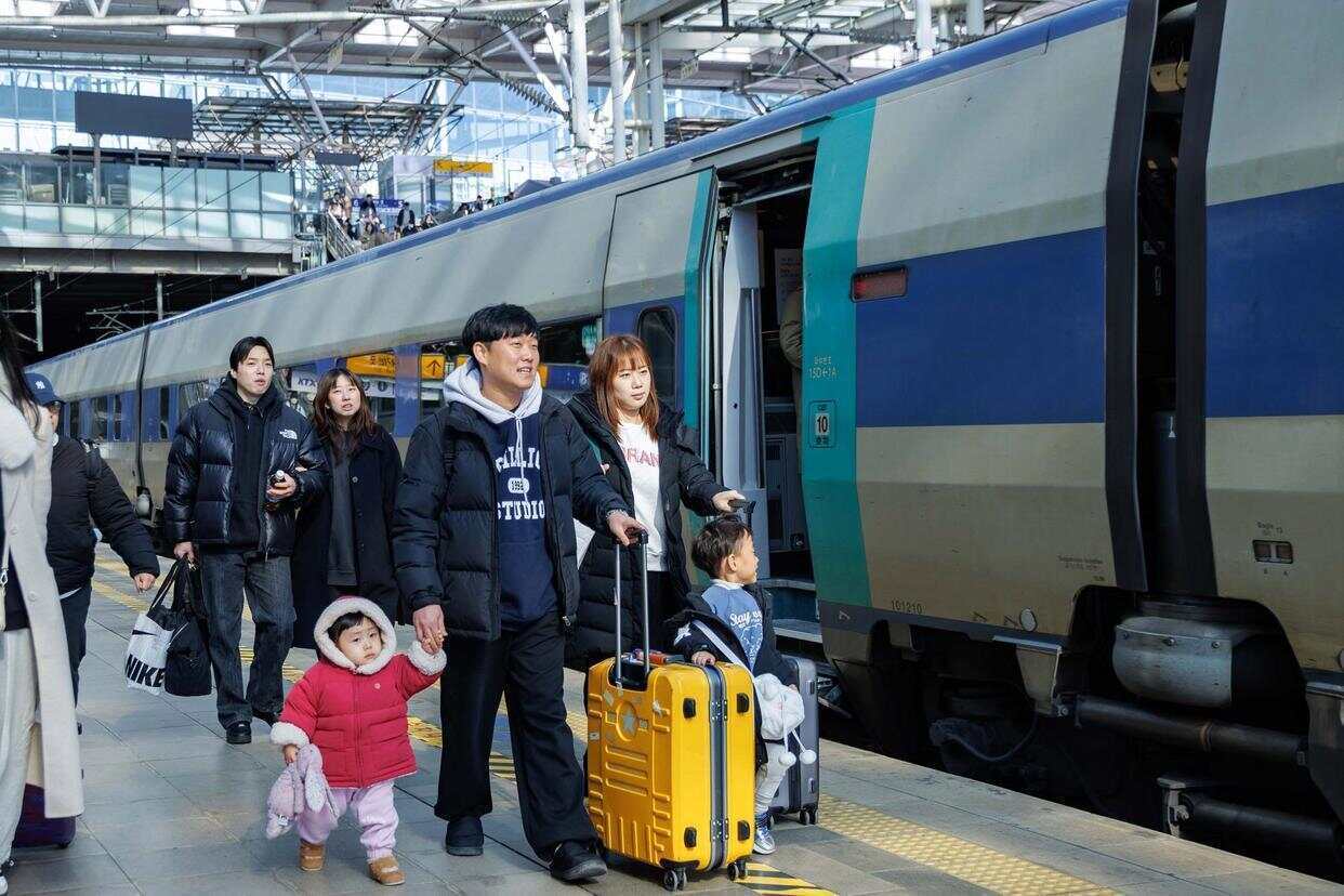 韩国人口萎缩<strong></p>
<p>佰通币</strong>,中小学班级人数为何不减反增?