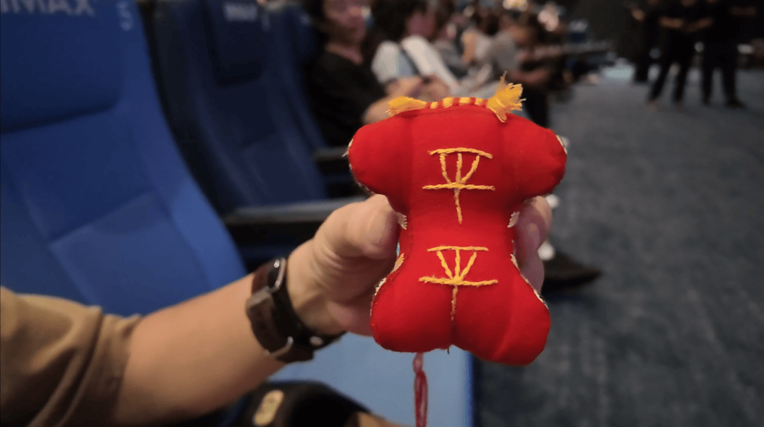 王亚平带<strong></p>
<p>佰通币</strong>你解锁《窗外是蓝星》里的“山东特产”