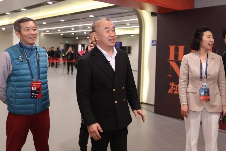 足球报:青岛海牛今年仅获政府2000万支持<strong></p>
<p>佰通币</strong>,其余开支几乎全靠招商