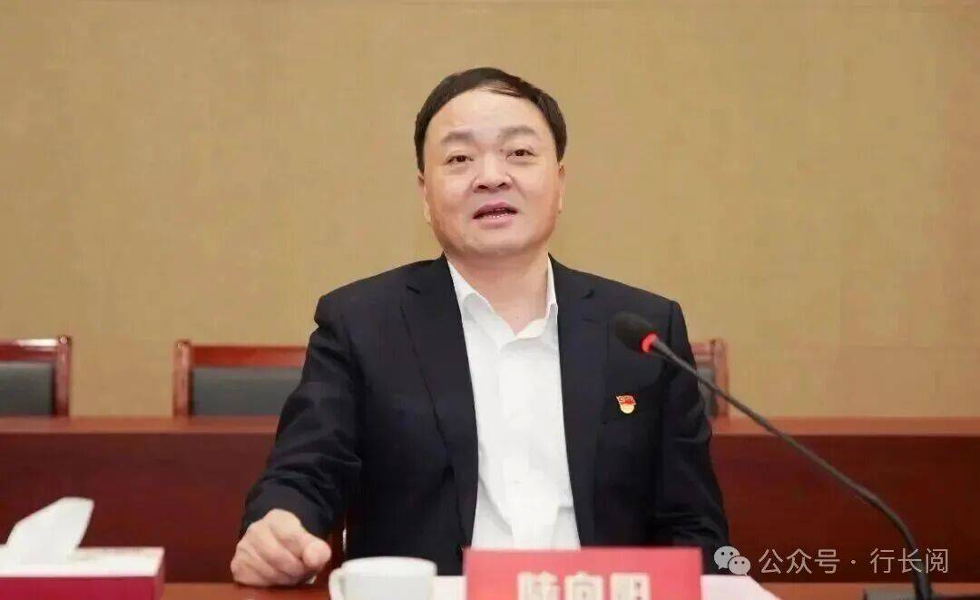 涉嫌严重违纪违法<strong></p>
<p>佰通币</strong>,两家银行董事长同日被查!