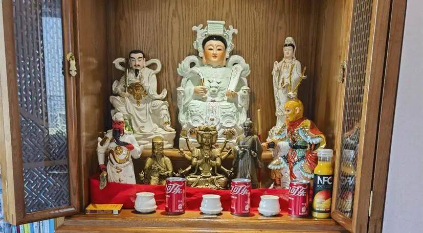 男子自称“玉皇大帝”<strong></p>
<p>佰通币</strong>,奸淫妇女10人,敛财超500万元