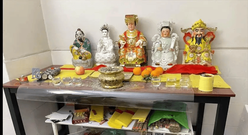 “昆仑童子”案告破<strong></p>
<p>佰通币</strong>!恶行披露——