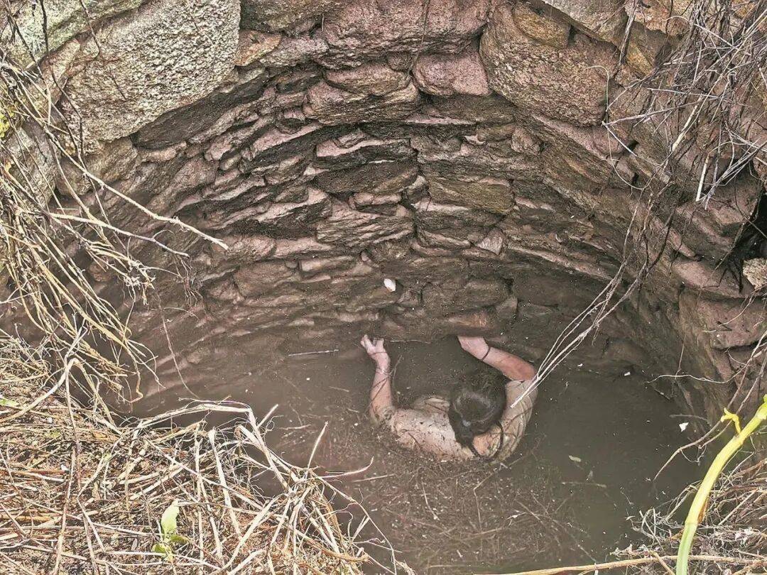 泉州坠井女子“54小时噩梦”:几条蛇爬身上<strong></p>
<p>晋商币</strong>,双侧肋骨骨折!绝望时靠一个信念坚持活下来……