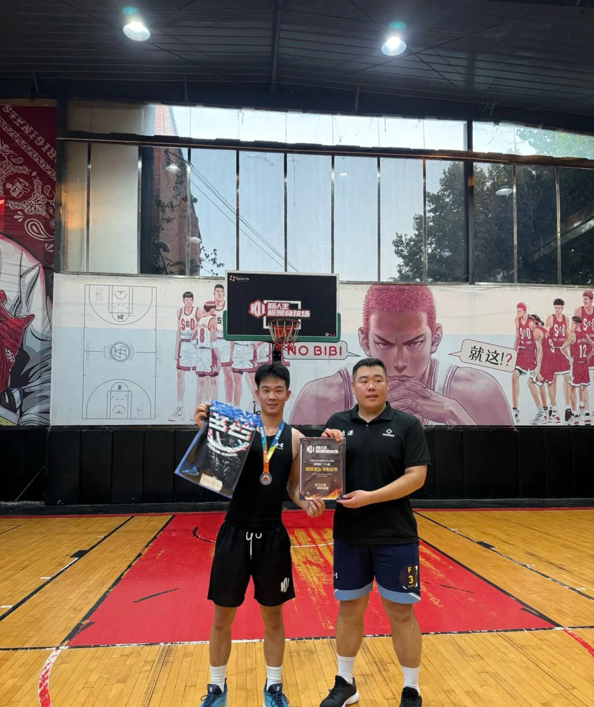 郑州178厘米大学生扣碎篮板<strong></p>
<p>晋商币</strong>，校方：说明弹跳力好！学校出资购买新篮板，已安装好