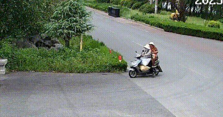 400斤<strong></p>
<p>晋商币</strong>,两人多次偷猕猴桃自己吃,被济南警方抓获