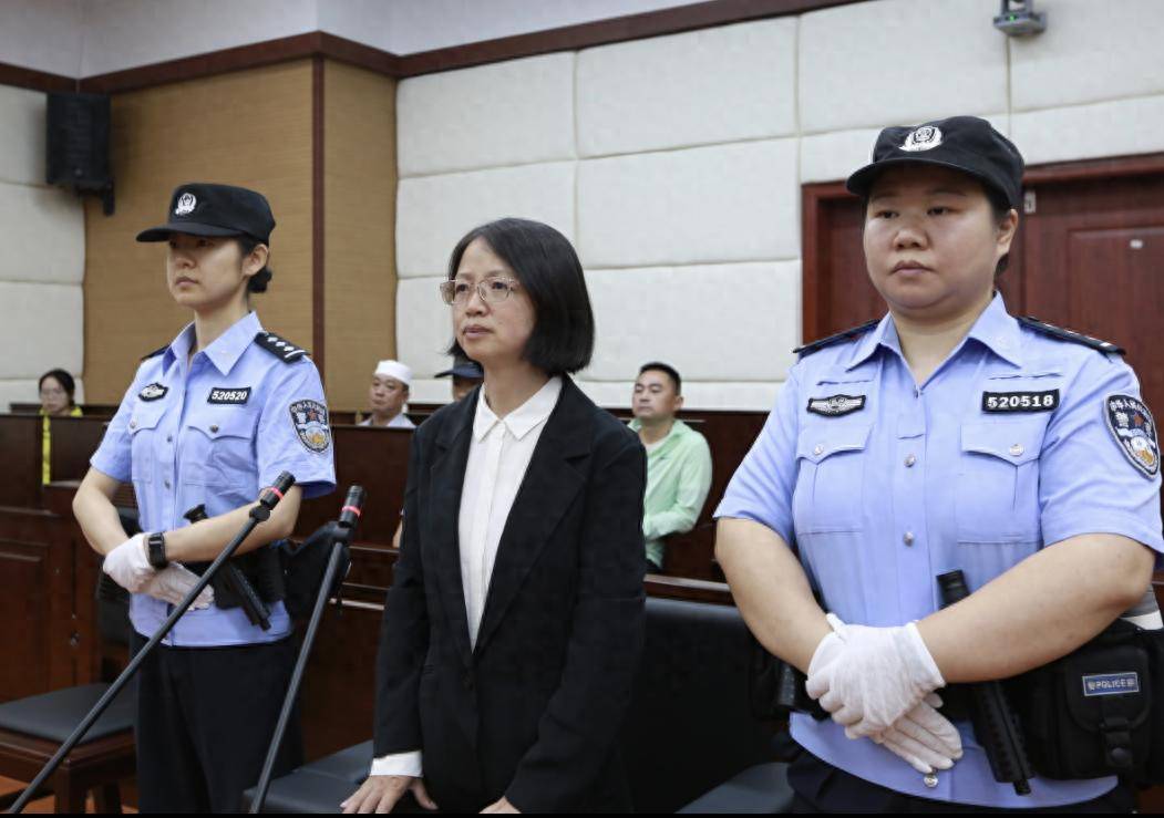 女厅官当场认罪！对省委原书记妻子唯命是从<strong></p>
<p>晋商币</strong>，花850万装修别墅