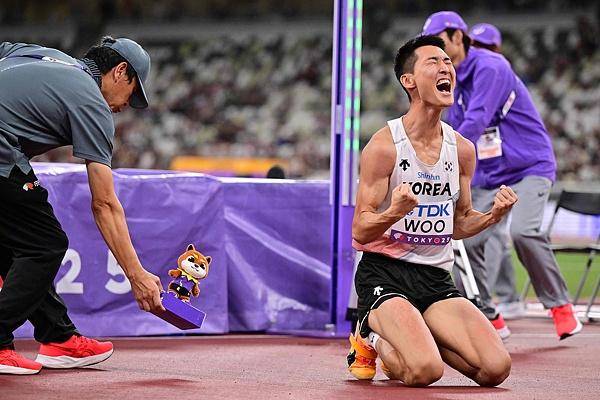 田径世锦赛|男子跳高屈居亚军<strong></p>
<p>晋商币</strong>,禹相赫就是韩国田径的门面