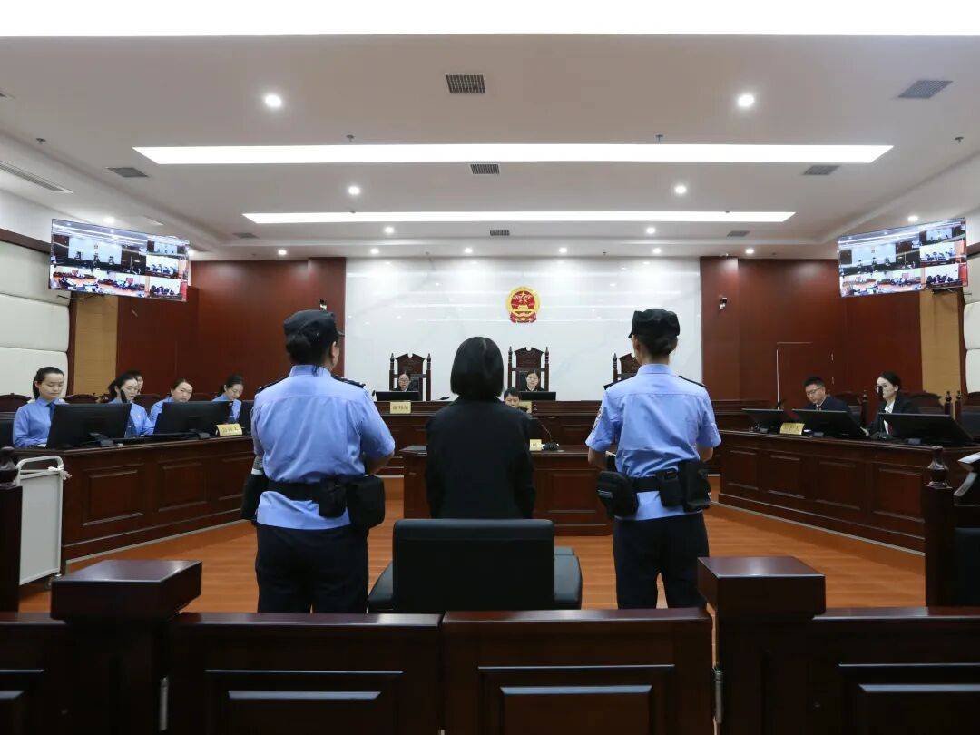 敛财5448万元<strong></p>
<p>晋商币</strong>,女厅官杨慧当庭认罪!“为了一栋别墅,把努力大半生的政治生命和人身自由全赔进去了”