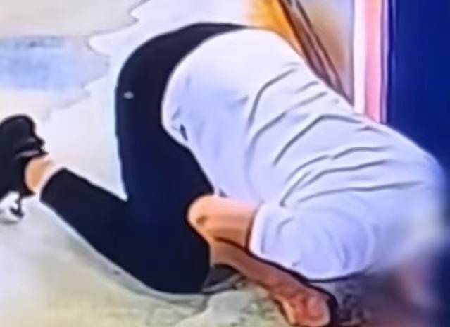 太原39岁无业男子在酒店趴地偷窥<strong></p>
<p>晋商币</strong>，被发现后逃跑！拘留十日