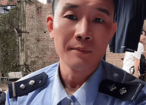 “嘎子谢孟伟”穿警服直播带货<strong></p>
<p>炒币亏</strong>,云南警方通报:谢某某(男,36岁,河北雄县人),行政拘留7日