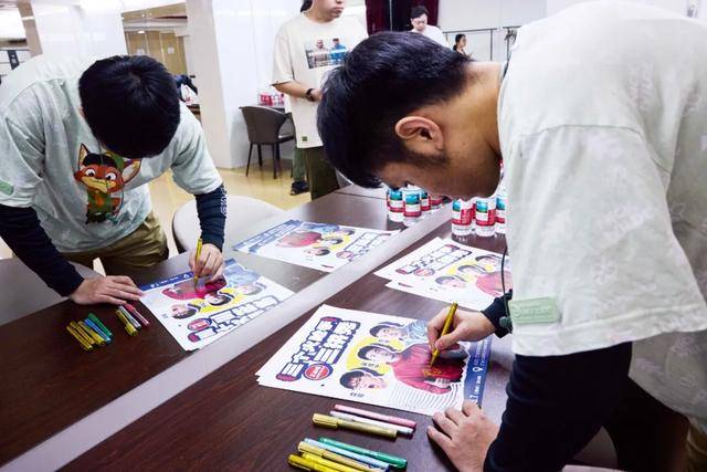 他<strong></p>
<p>炒币亏</strong>,“恶狠狠”讲笑话,得了脱口秀冠军