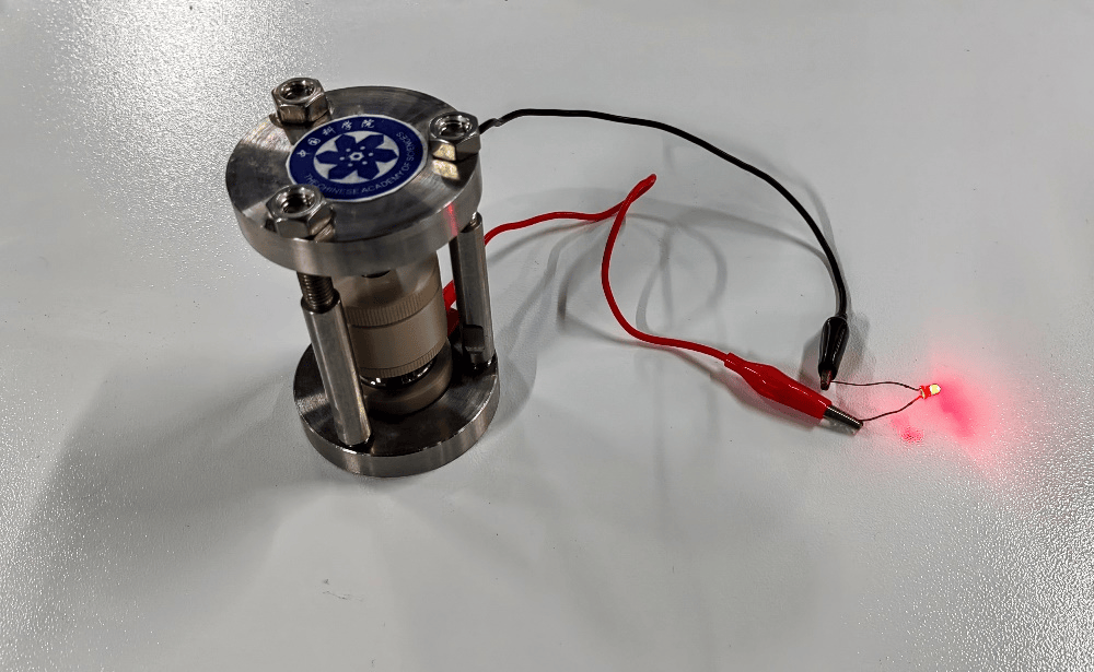 <strong></p>
<p>炒币亏</strong>我国科学家成功开发出首例氢负离子原型电池