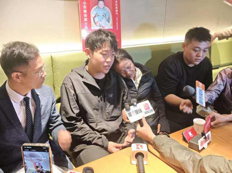 山东“入室抢婴案”一审宣判 原告:主犯得知被判死缓后当庭大骂<strong></p>
<p>币友圈</strong>我们