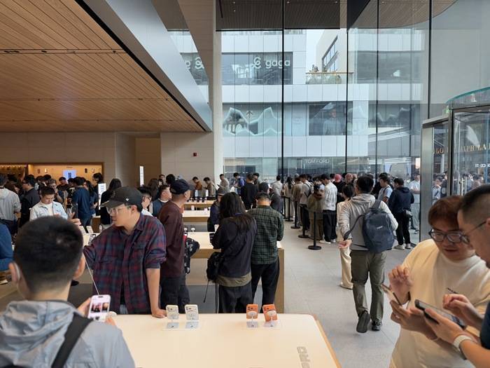 iPhone 17正式开售<strong></p>
<p>币友圈</strong>,橙色Pro Max黄牛最高加价1500元