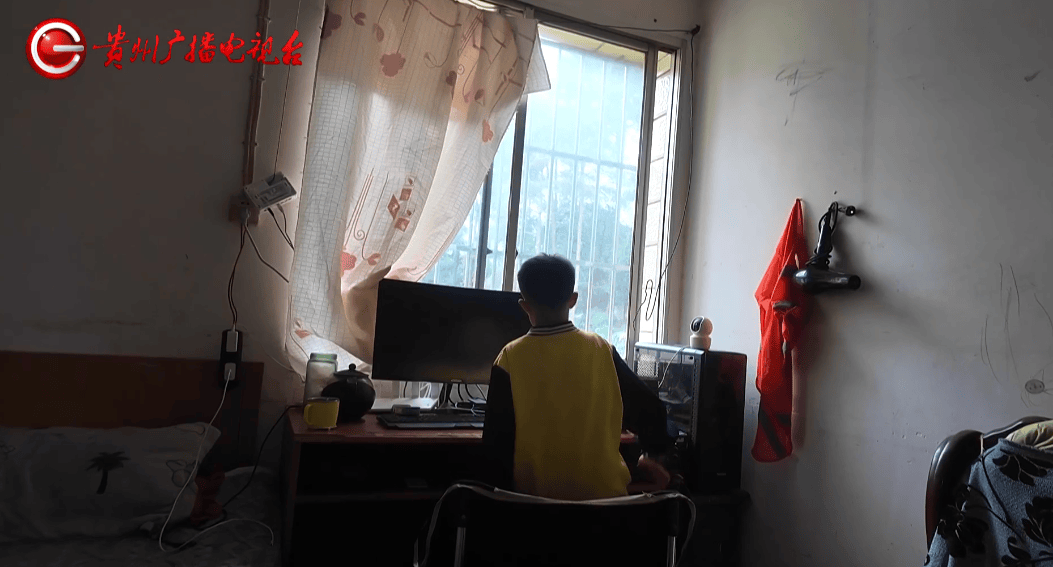 心酸!12岁男孩“独居”贵阳一安置房内<strong></p>
<p>币友圈</strong>,父亲回应:迫于无奈,因为……