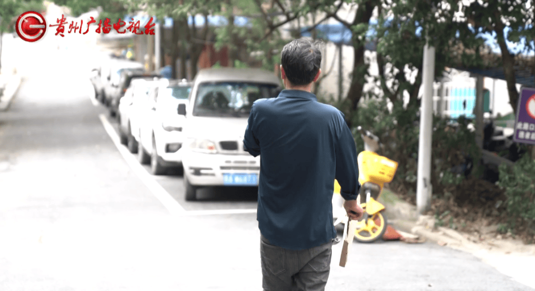 心酸!12岁男孩“独居”贵阳一安置房内<strong></p>
<p>币友圈</strong>,父亲回应:迫于无奈,因为……