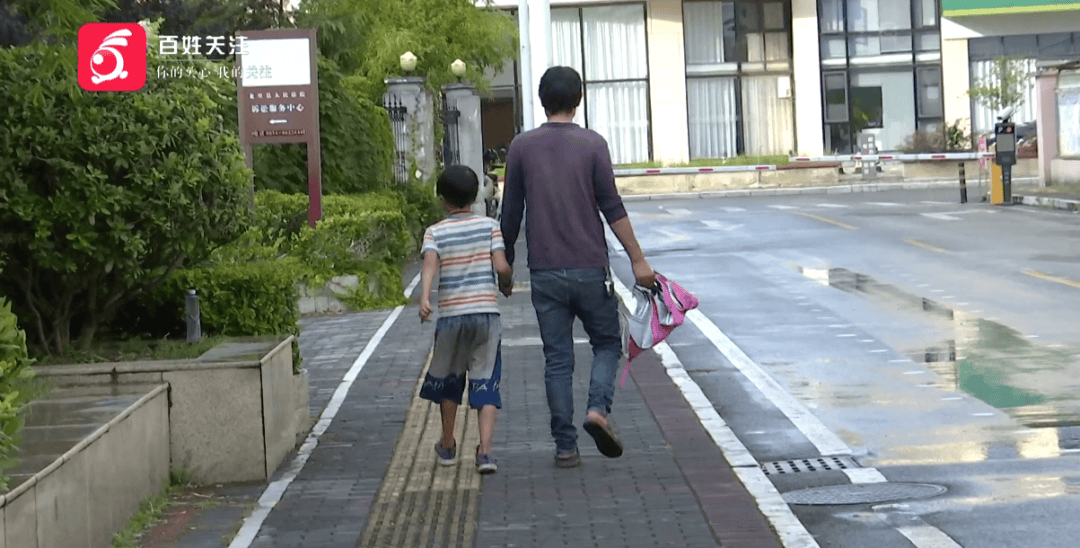 心酸!12岁男孩“独居”贵阳一安置房内<strong></p>
<p>币友圈</strong>,父亲回应:迫于无奈,因为……