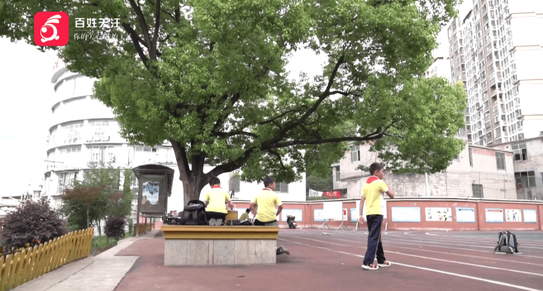 心酸!12岁男孩“独居”贵阳一安置房内<strong></p>
<p>币友圈</strong>,父亲回应:迫于无奈,因为……