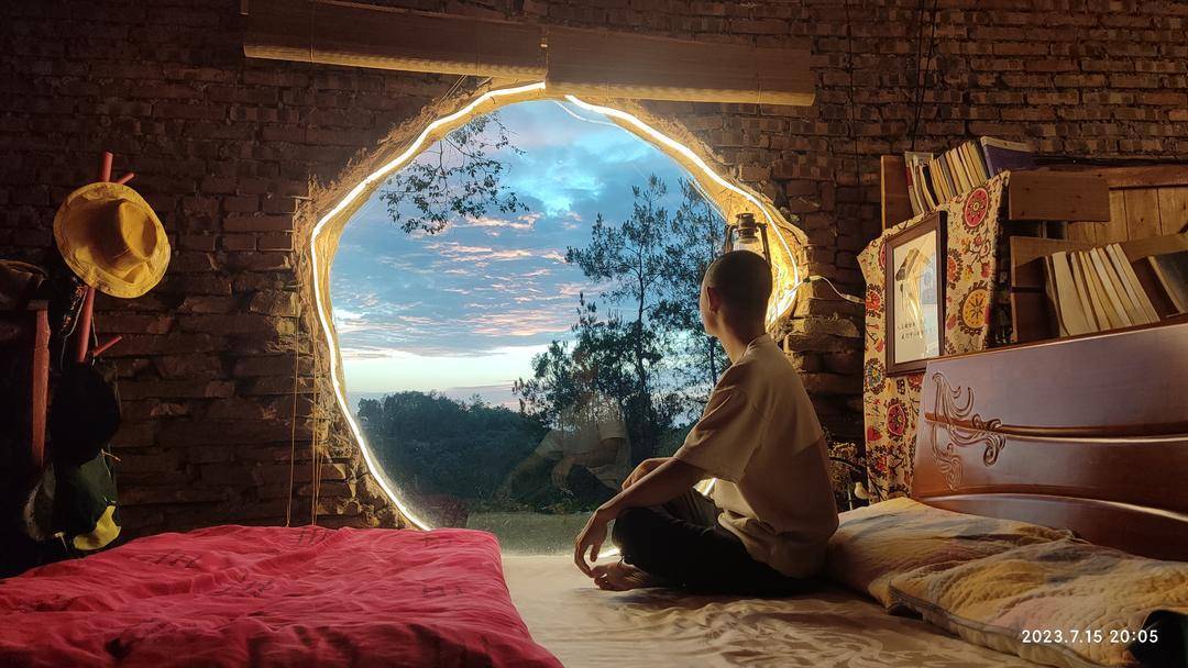 是个人选择还是另有隐情?35岁男子回乡“崖下洞居”惹争议<strong></p>
<p>币友圈</strong>!|封面深镜