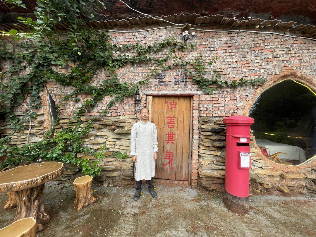 是个人选择还是另有隐情?35岁男子回乡“崖下洞居”惹争议<strong></p>
<p>币友圈</strong>!|封面深镜