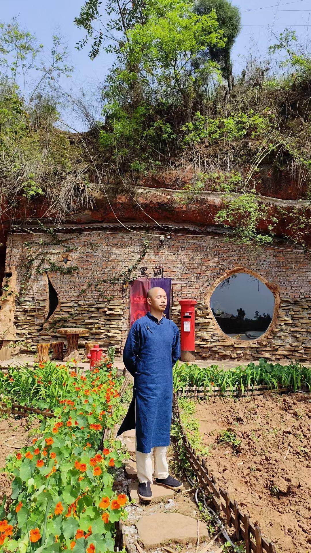 是个人选择还是另有隐情?35岁男子回乡“崖下洞居”惹争议<strong></p>
<p>币友圈</strong>!|封面深镜