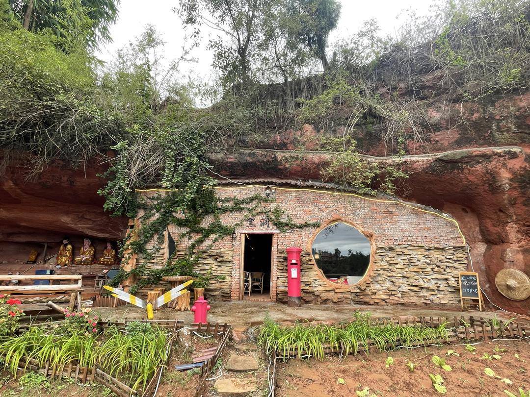 是个人选择还是另有隐情?35岁男子回乡“崖下洞居”惹争议<strong></p>
<p>币友圈</strong>!|封面深镜