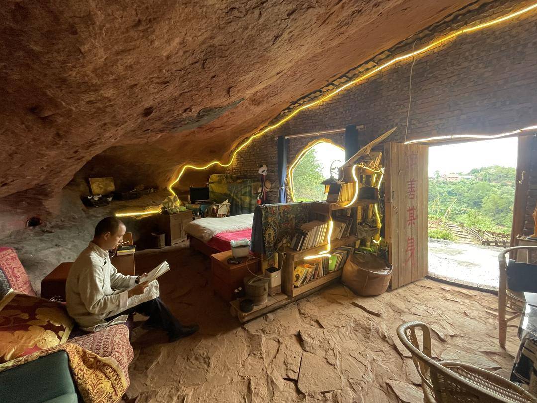 是个人选择还是另有隐情?35岁男子回乡“崖下洞居”惹争议<strong></p>
<p>币友圈</strong>!|封面深镜