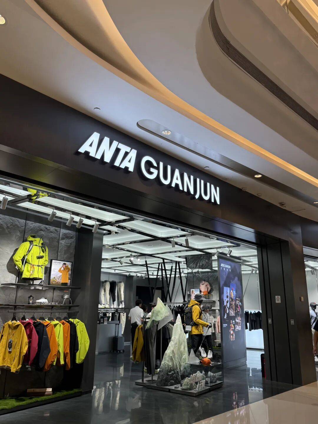 消费者开始退货<strong></p>
<p>币澳国际</strong>!始祖鸟又被曝海内外道歉内容不一致