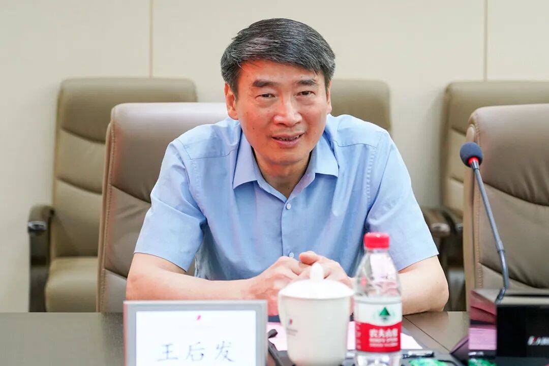 县委书记主动交代问题7个月后<strong></p>
<p>币币交易系统</strong>,县人大常委会原主任也主动交代问题,两人长期共事