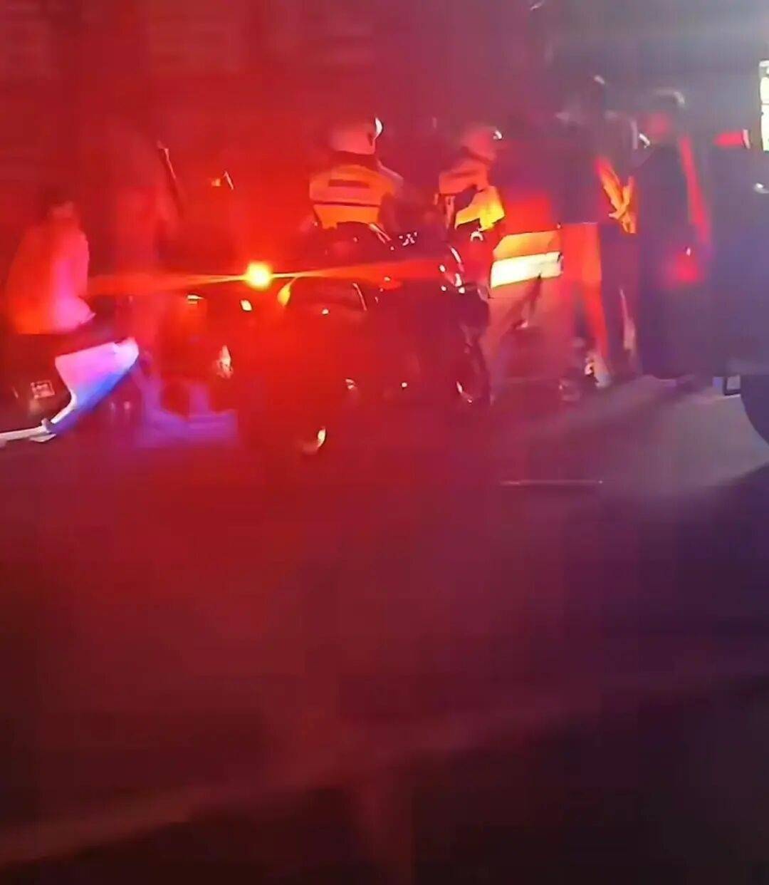 赣州警方通报“餐饮店多人打架斗殴”：2人酒后与邻桌冲突<strong></p>
<p>引力币</strong>，涉案人员被采取强制措施